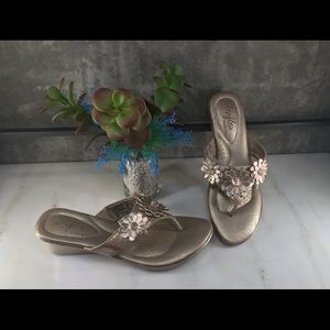 Dexflex by Dexter Soft Champagne Sandals